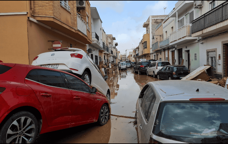 Vista general de una de las calles de Valencia tras la caída de la DANA. EFE / Miguelina Galiano