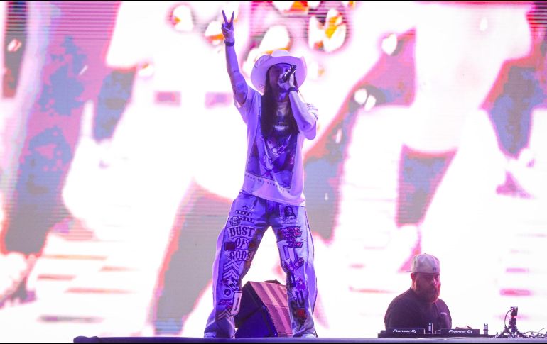 Aoki subía sobre su tornamesa, caminaba de un lado a otro y animaba al público. EL INFORMADOR/H.FIGUEROA