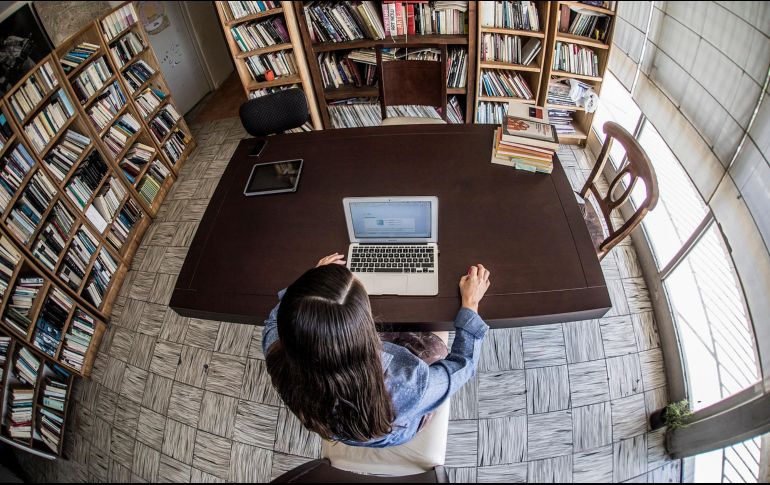 El fortalecimiento de UDGPlus permitirá abrirle nuevas puertas al alumnado que busque la educación en formato no presencial. EL INFORMADOR/Archivo