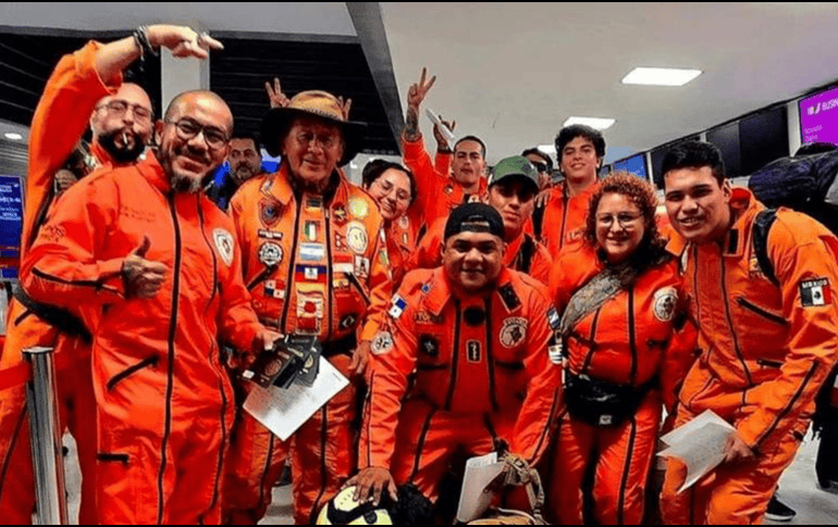 El equipo integrado por aproximadamente 11 brigadistas. ESPECIAL / TOPOS AZTECA