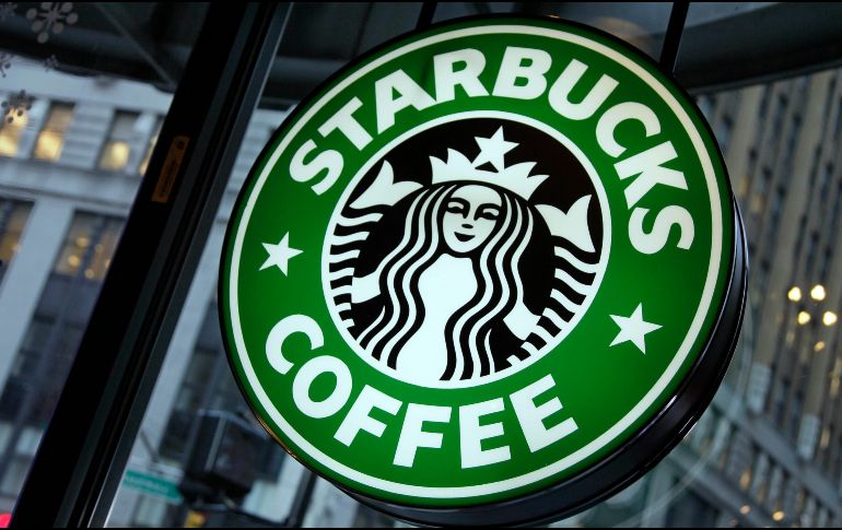 Starbucks celebra la temporada navideña regalando vasos coleccionables para quienes adquieran estas bebidas. AP/ARCHIVO