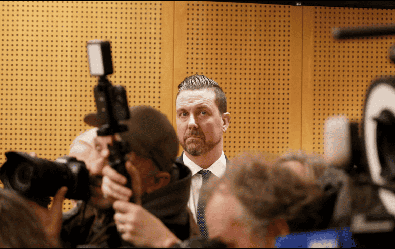 Oyvind Bratlien abogado de Marius Borg Hoiby comparece ante medios luego de que su cliente fuese acusado de violación. EFE / EPA / OLE BERG-RUSETN NORWAY OUT