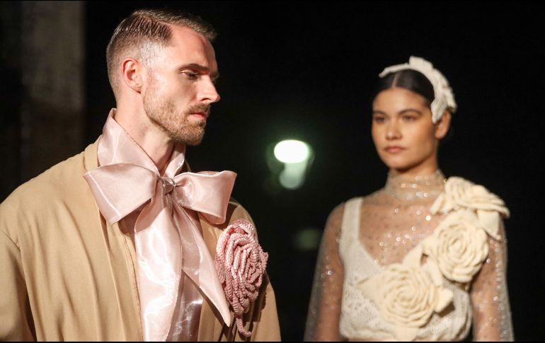 Fueron 64 looks los que se dejaron ver en el desfile; entre ellos prendas masculinas. EL INFORMADOR/H. Figueroa