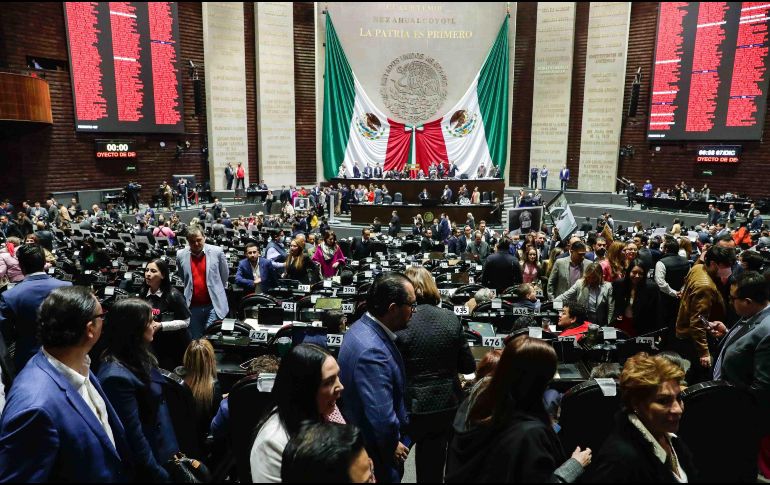 La oposición alertó sobre los riesgos del endeudamiento interno, que se prevé alcance un billón 580 mil millones de pesos para 2025. SUN / ARCHIVO