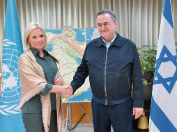 La coordinadora especial de la ONU para el Líbano, Jeanine Hennis-Plasschaer, y el ministro de Defensa israelí, Israel Katz, durante una reunión ayer. EFE