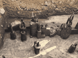 También se encontraron restos de cerámica y piezas semicompletas y completas del período Colonial Temprano. inah.gob.mx