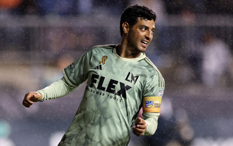 La información se da a conocer tras las declaraciones del entrenador Steve Cherundolo, quien aseguró que Carlos Vela había envejecido. AFP / ARCHIVO