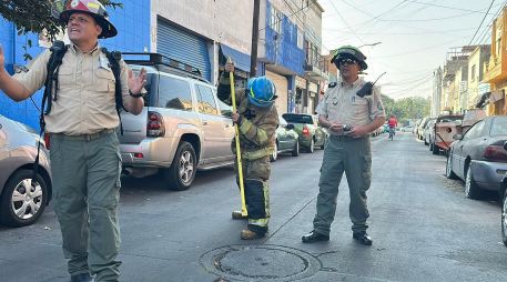 Protección Civil descartó algún riesgo de explosión tras revisar las alcantarillas y recorrer las calles de las colonias involucradas. ESPECIAL/Protección Civil
