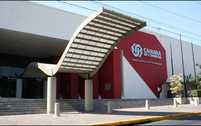 Estos talleres cuentan con el equipo y personal especializado para realizar mantenimiento preventivo y correctivo que garantice que los vehículos cumplan con los límites máximos permisibles de emisiones contaminantes. FACEBOOK / Cámara de Comercio