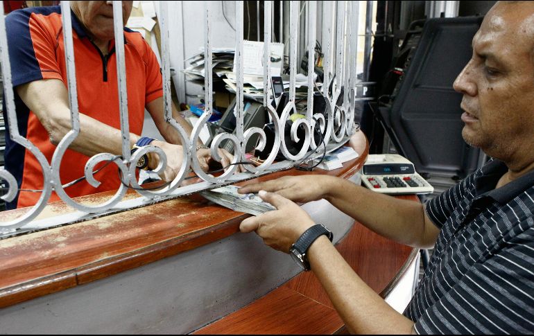 La caída en el envío de remesas ocurre antes de que Trump tome la presidencia. ESPECIAL