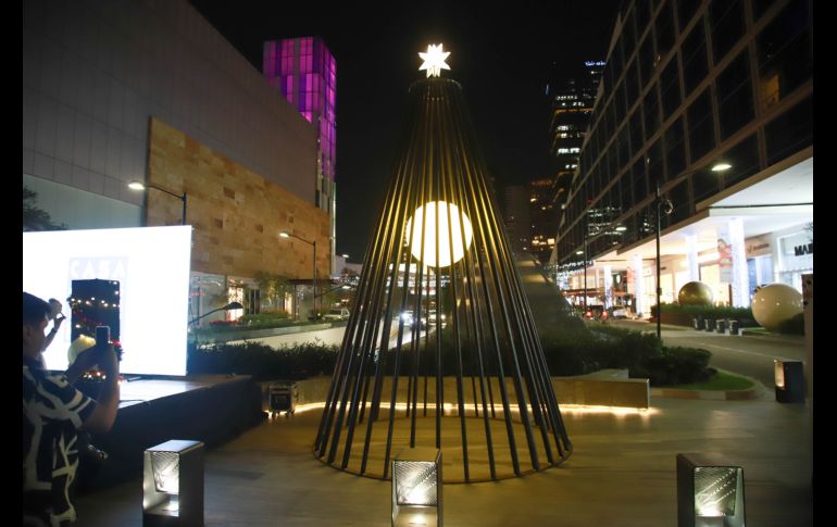 Encendido del Arbolito ILAS en Andares. GENTE BIEN JALISCO / A. Martínez