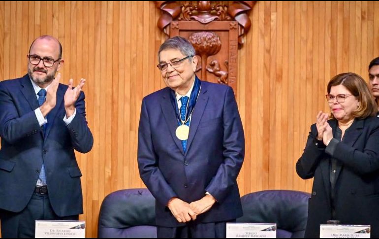 Ramírez aseguró que en esta etapa de su vida puede cambiar y desafiar la realidad en los libros al recordar que su oficio siempre será la escritura. ESPECIAL/UdeG