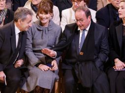 En la ceremonia participaron tanto celebridades como figuras públicas, quienes atestiguaron este momento magnífico y deslumbrante de la famosa catedral francesa. EFE/L. MARIN