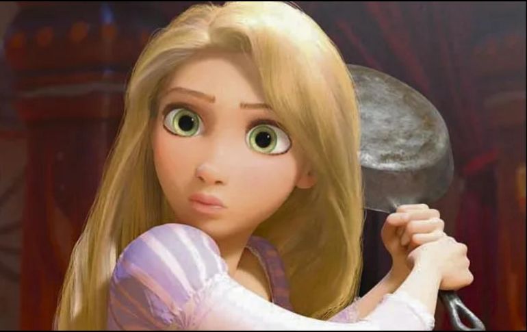 La película original, inspirada en el cuento de hadas de los Hermanos Grimm, relata la historia de Rapunzel, quien vive aislada en una torre hasta que decide escapar con la ayuda de un carismático ladrón. DISNEY