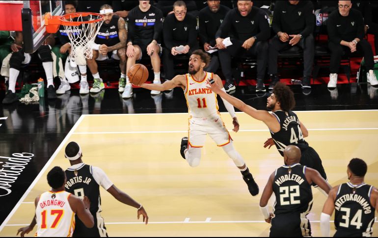 La defensiva de los Milwaukee Bucks cerró el aro justo a tiempo y disputará la NBA Cup ante Oklahoma City. EFE/R Churchill