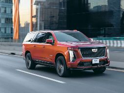 Cadillac Escalade 2025. El modelo cuenta con suspensión magnética y neumática con caja de 10 velocidades y tracción 4x4. ESPECIAL