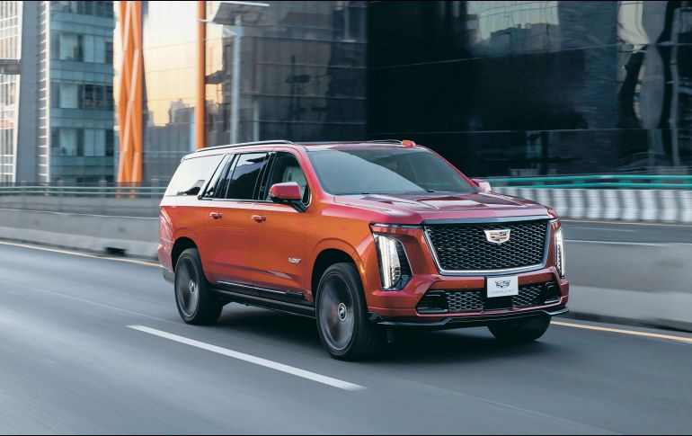 Cadillac Escalade 2025. El modelo cuenta con suspensión magnética y neumática con caja de 10 velocidades y tracción 4x4. ESPECIAL