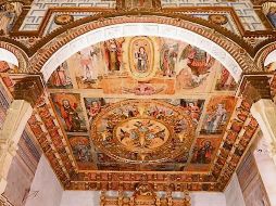 Hallan pinturas originales del Templo de Santa María Huiramangaro