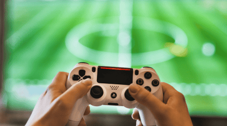 Elegir una consola de video juegos puede ser complicado, ya que cada una tiene atributos únicos. PEXELS/Kowalievska