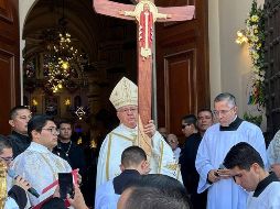 El Cardenal José Francisco Robles Ortega, Arzobispo de Guadalajara, lideró una procesión desde el Santuario de Guadalupe, recorriendo el Paseo Fray Antonio Alcalde, acompañado por un grupo de cientos de fieles. FACEBOOK / Semanario Arquidiocesano de Guadalajara