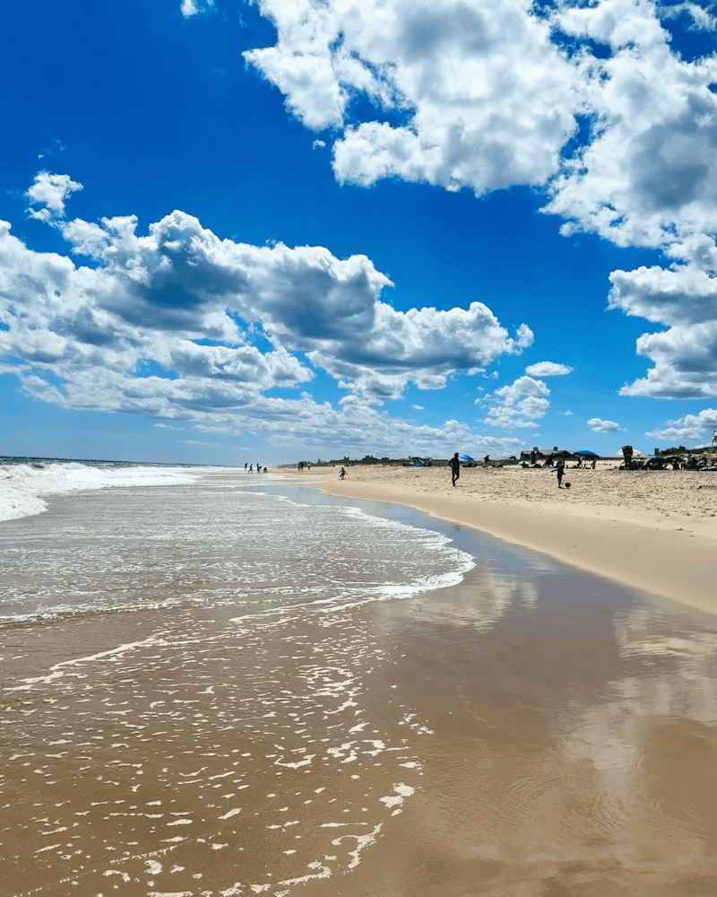 El Dr. Stephen Leatherman colocó a Coopers Beach como la mejor playa de Nueva York en 2024 y ya es comparada con Cancún. INSTAGRAM/ coopersbeach