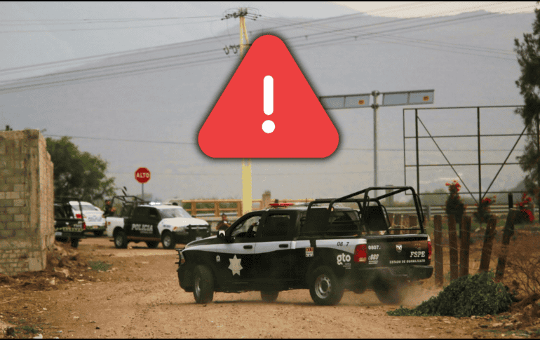 Un grupo armado incendió un camión de pasajeros en la carretera Yuriria-Salvatierra, por la comunidad de Cupareo. NTX / ARCHIVO