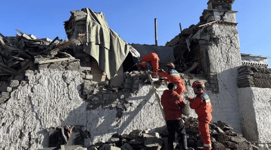 En el condado de Tingri, el más afectado, se derrumbaron más de mil viviendas, según el diario Nanfang Daily. EFE /EPA / XINHUA / J. Dorje