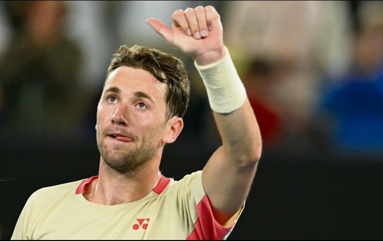 Casper Ruud tuvo que emplearse al máximo para poder imponerse al español Jaume Munar en su presentación en el Abierto de Australia. EFE