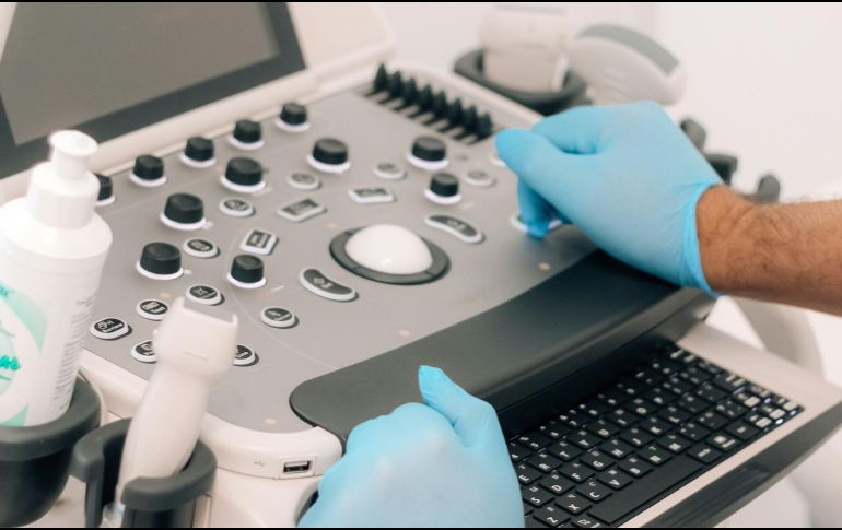 A través de algoritmos de aprendizaje automático, los sistemas de IA pueden analizar grandes volúmenes de datos médicos. UNSPLASH / E. SHERr