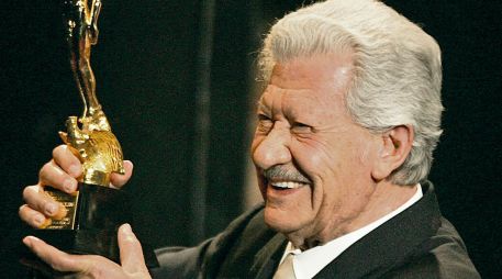 Foto tomada en 2007, cuando el actor ganó el Ariel de Oro, por su trayectoria. AFP