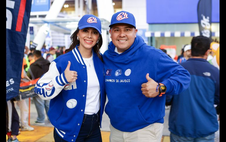 Desde temprano, las inmediaciones del estadio se llenaron de familias, grupos de amigos y fanáticos que portaban con orgullo las camisetas y gorras de los Charros. CORTESÍA