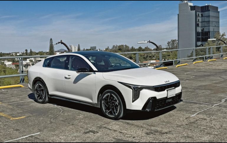 El K4 turbo es un auto largo, mide 4.7 metros, lo que le da buen espacio en los asientos traseros. CORTESÍA