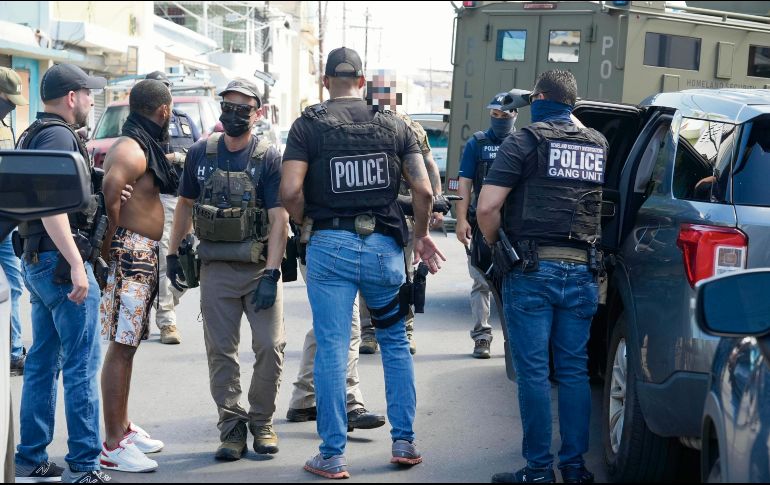 La capital de Puerto Rico atestiguó la llegada de los agentes del ICE, quienes desplegaron un operativo para atrapar a migrantes que se encuentren en la isla de forma irregular. ESPECIAL