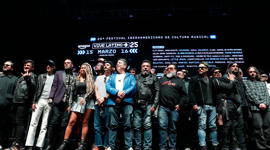 Integrantes de bandas de rock posaron durante la presentación del Festival Vive Latino en el Teatro Metropólitan en CDMX. EFE/ Archivo