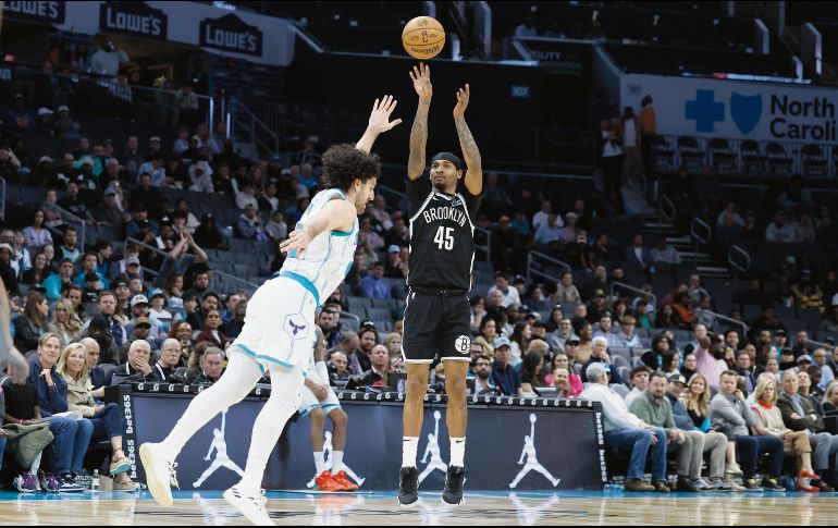 Keon Johnson (#45) fue la figura de los Nets, que aun están rezagados en la carrera por un sitio en la postemporada. AP/N. Redmon