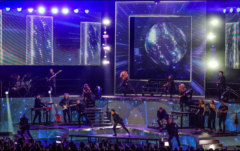 El cantante se mostró emocionado de volver a presentarse frente al público tapatío. EL INFORMADOR/ A. Navarro