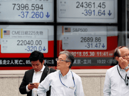 El Topix, que incluye a las firmas de la sección principal, las de mayor capitalización, bajaba a un más moderado 2,25 % o 62,75 puntos, y se situaba en 2.725,91 unidades. EFE / ARCHIVO