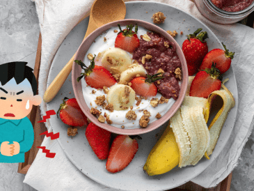 Es crucial seleccionar adecuadamente los alimentos que consumirás, ya que ciertas combinaciones pueden generar problemas digestivos y otras reacciones adversas. Unsplash / Canva