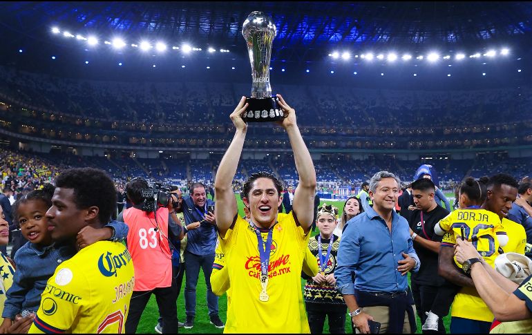 Alan Cervantes festejando el tricampeonato con el América. IMAGO7