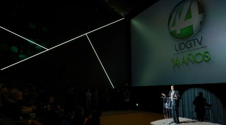 En una ceremonia de gala llevada a cabo en el Conjunto Santander de Artes Escénicas, este jueves el Canal 44 del Sistema Universitario de Radio, Televisión y Cinematografía (SURTVC) de la Universidad de Guadalajara (UdeG), conmemoró sus primeros 14 años al aire. EL INFORMADOR  / H. Figueroa