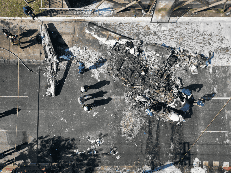 Fotografía del accidente aéreo de este viernes en Sao Paulo, Brasil. EFE/I. FONTANA