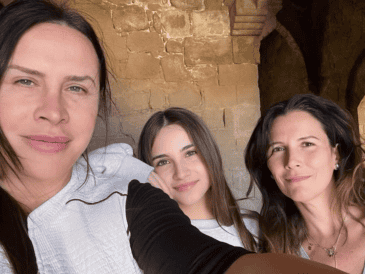 Karla Sofía Gascón contrajo matrimonio a los 19 años con Marisa Gutiérrez. INSTAGRAM/@karsiagascon