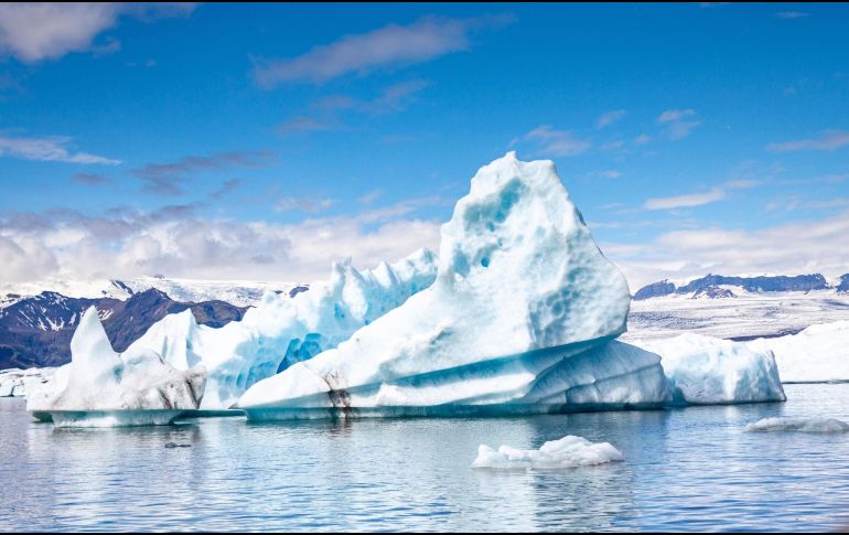 Hasta ahora, este coloso de hielo conocido como A23a ha permanecido más bien intacto. ESPECIAL / CANVA