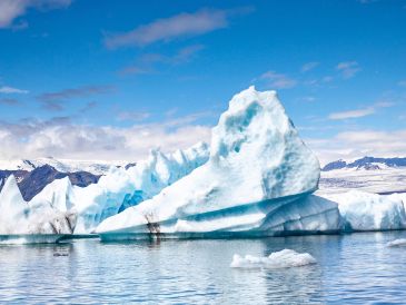 Hasta ahora, este coloso de hielo conocido como A23a ha permanecido más bien intacto. ESPECIAL / CANVA