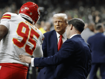 El mandatario, sin embargo, también aseguró que "Philadelphia tiene un equipo fantástico". "Va a ser un gran partido", dijo. EFE / Erik LESSER