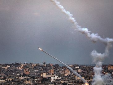El primer ministro israelí amenaza al Hamas de reanudar los combates en Gaza no libera a rehenes el sábado. EFE/ M. Saber.