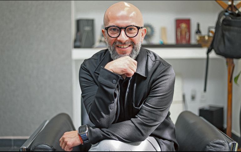 Carlos Puga Martínez posa desde su oficina para esta casa editorial. EL INFORMADOR/ H. Figueroa