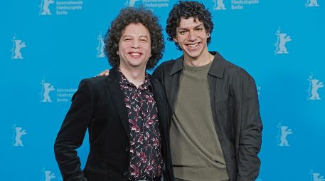 El director de cine, guionista y productor Michel Franco y el bailarín y actor Isaac Hernández  durante una sesión fotográfica para la película “Dreams”. EFE/C. Neundorf