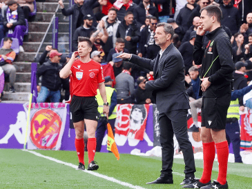 La destitución de Diego Cocca marca otro episodio complicado en su carrera reciente. EFE / R. García