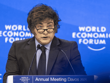 El periodista insistió con que Milei participó de la promoción de la criptodivisa como presidente, pero el mandatario se defendió al afirmar que era su "cuenta personal". EFE/M. BUHOLZER